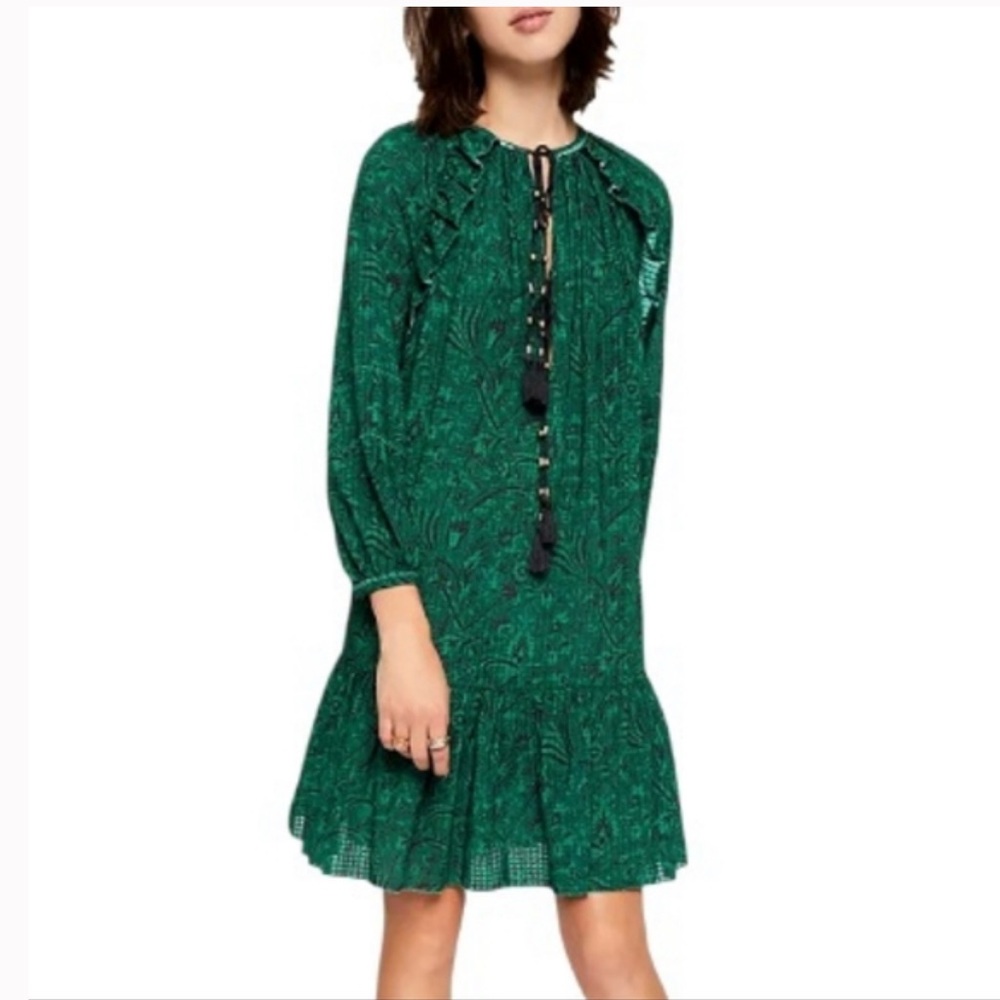 Rebecca Minkott Charlize
Shift Dress Green Paisley
Tassel Tie Neck Long
Sleeves